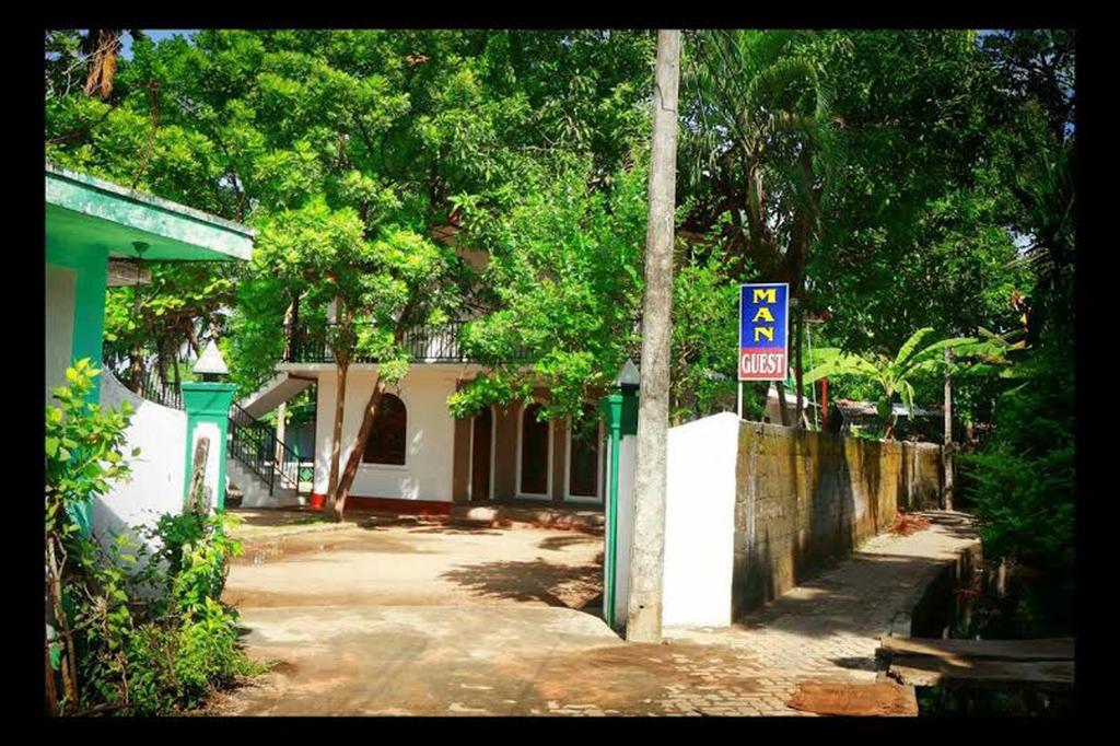 Man Guest Polonnaruwa Hotel Exterior photo