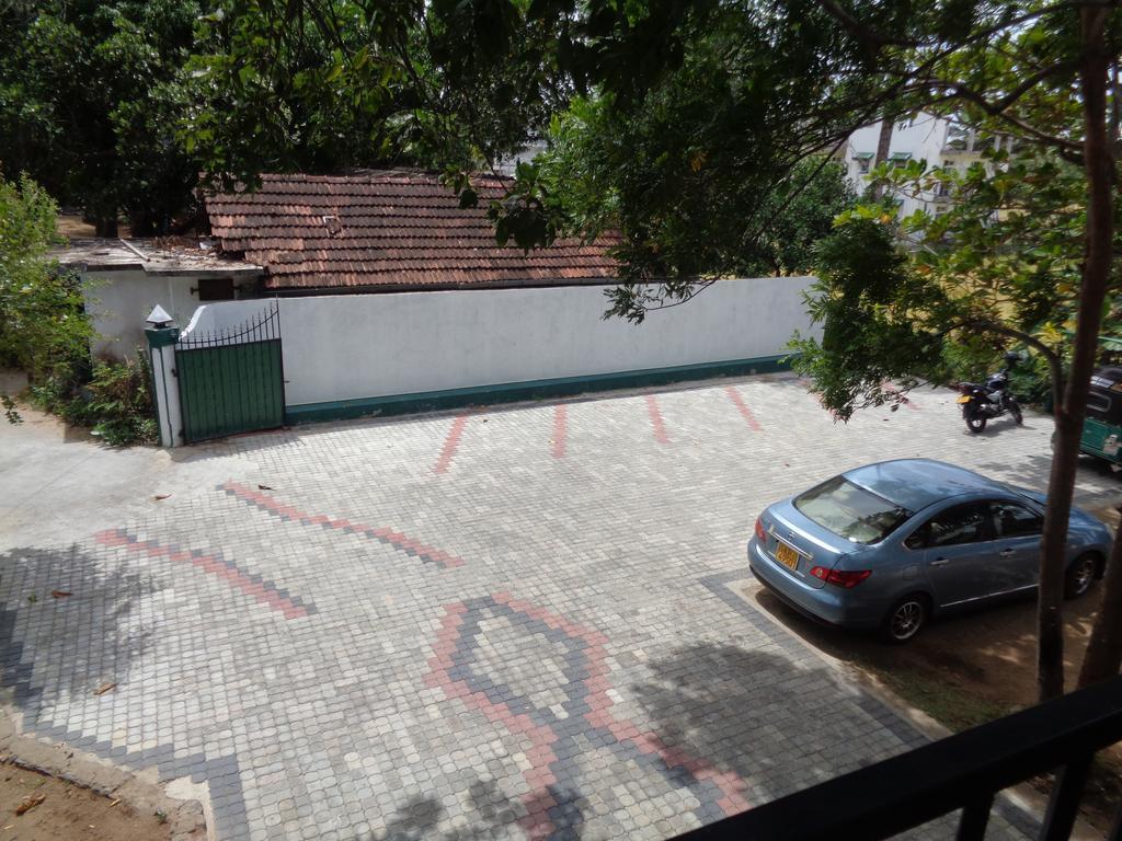 Man Guest Polonnaruwa Hotel Exterior photo