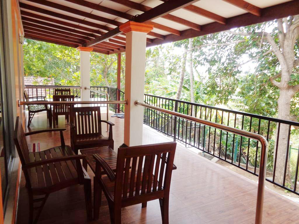 Man Guest Polonnaruwa Hotel Exterior photo