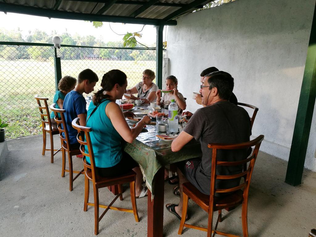 Man Guest Polonnaruwa Hotel Exterior photo